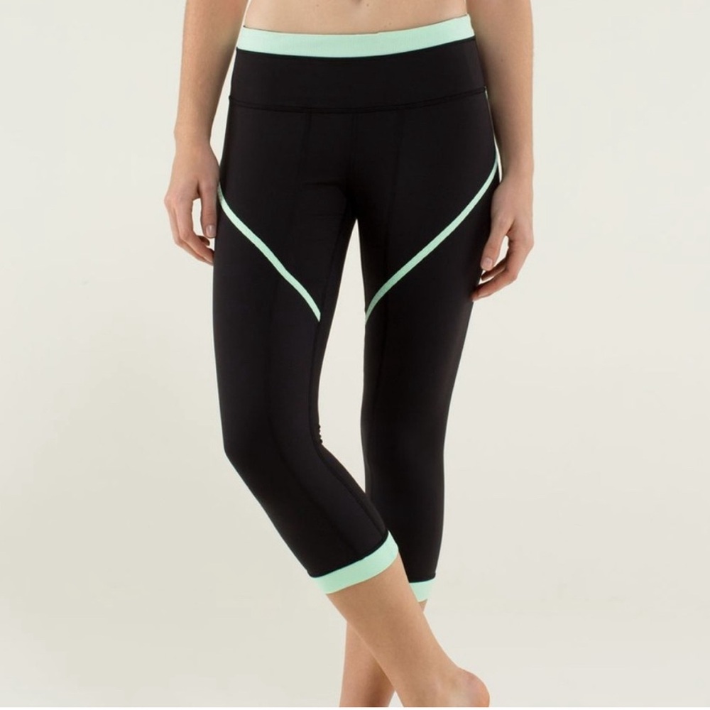 Lululemon Roll Out Crop‎ 3/4 Legging size 8